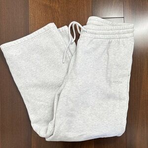 Aritzia boyfriend fit sweatpants